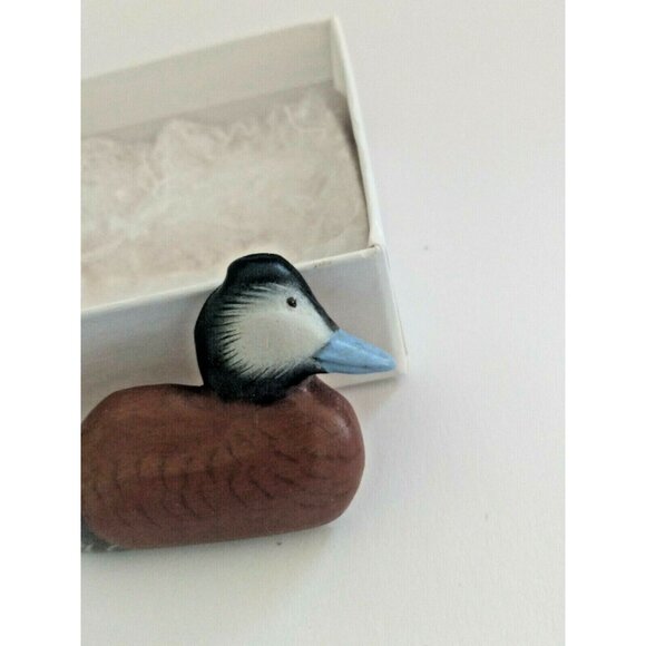 Hand Carved Bird Pin/Brooch (Ruddy Duck)  byWild Life Artist Russ Clark Ontario - Picture 4 of 8